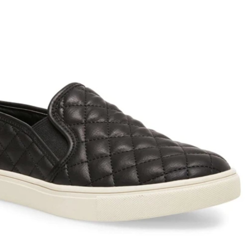 Steve Madden Black Quilted Flats